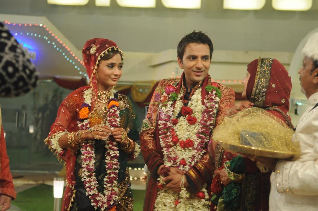 Sara Khan Husband Name Ali Merchant Married Pictures Wedding