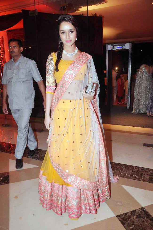 Shraddha Kapoor Wedding dress color designer makeup pictures tips