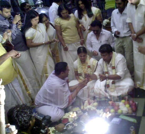 Sindhu Menon Marriage Photos Wedding Reception Pictures Husband Name