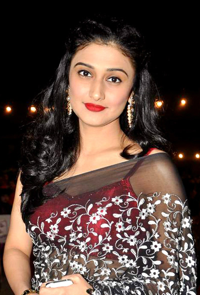 Ragini Khanna Beauty Tips Skin Care Makeup Products Hairstyle