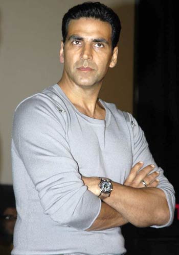 Akshay Kumar Real Height in Feet Without Shoe Age Weight 2016 Body Measurements