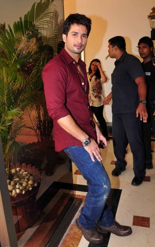 Shahid Kapoor Real Height In Foot Haircut Hairstyle Measurements 