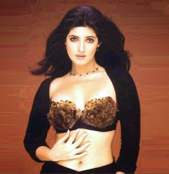 Twinkle Khanna Height Body Measurements Breast Bra Size Daughter Husband 05