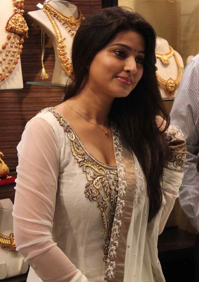 Sneha Body Measurements Bra Bust Sizes Hip Height And Weight