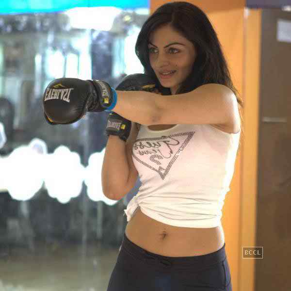 Neeru Bajwa Belly Exercise for Health Fitness and Perfect Body Figure  01