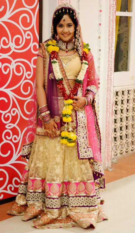 Roopal Tyagi Wedding  dress amount and wedding dress designer