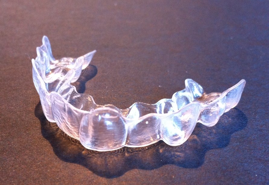 Plastic retainer with silver color