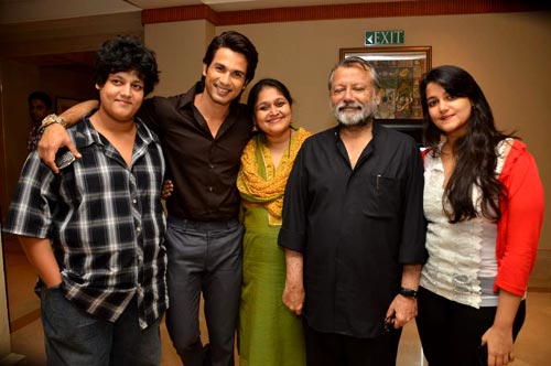 Shahid Kapoor Family Tree Mother Father Brother Name Pictures Family Background