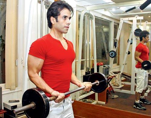 Tusshar Kapoor Workout Diet Plan Fitness Tips Gym Exercise 