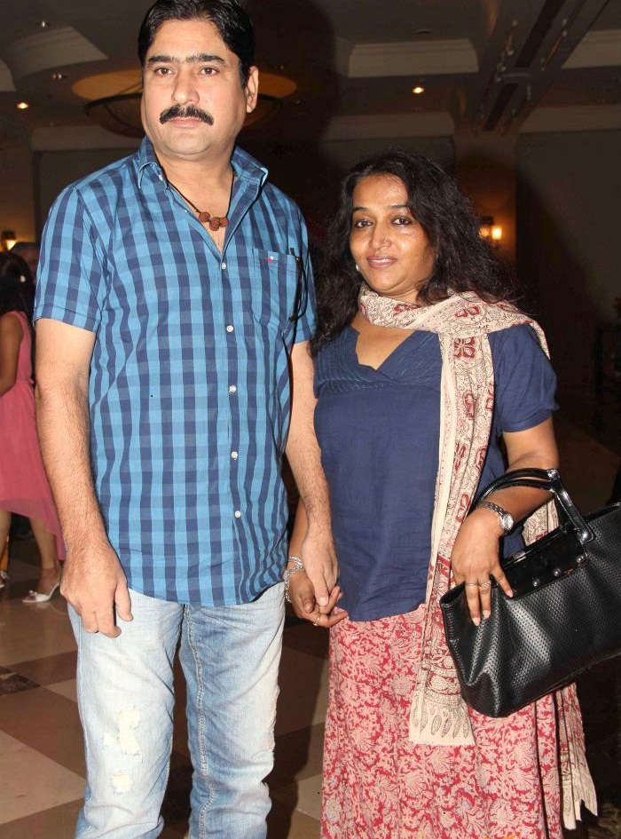 Yashpal Sharma Actor and Wife Pratibha Sharma Wedding Pictures Love Story 03