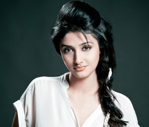 Ragini Khanna Beauty Tips Skin Care Makeup Products Hairstyle