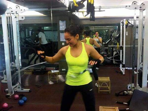Sonakshi Sinha Weight Loss Diet Plan Workout Routine For Legs, Breast , Belly, Hips 05