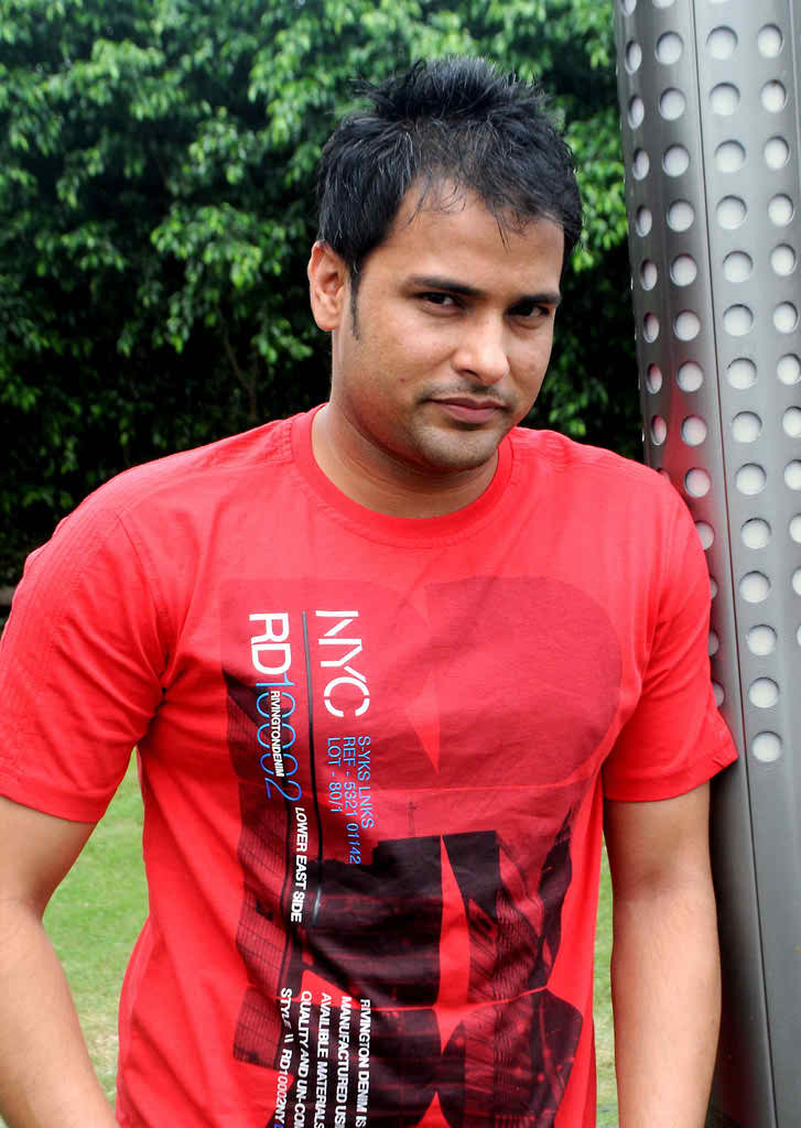 Amrinder Gill Height Weight Age Measurements Family Wife Biceps Chest Sizes