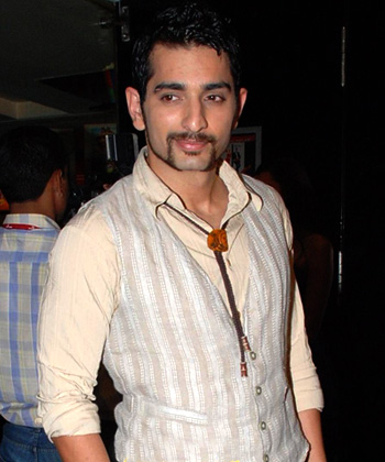 Siddhant Karnick Height Weight Age Body Measurements Wife Name Affairs