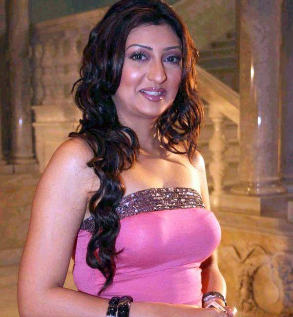Juhi Parmar Height Body Measurements Weight Age Breast Bra Size