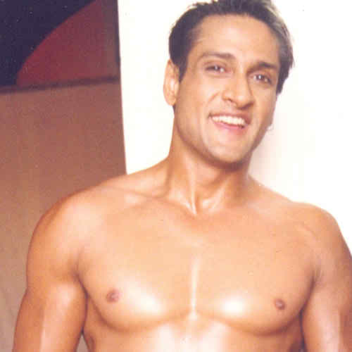 Inder Kumar Bigg Boss Contestant Workout Routine Diet Place Abs Gym Exercise 02