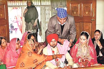 Yo Yo Honey Singh Wife Shalini Talwar wedding pictures Love Story Relationship