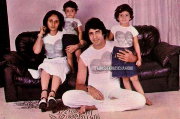 Cute Abhishek Bachchan Family photo taken in Childhood time