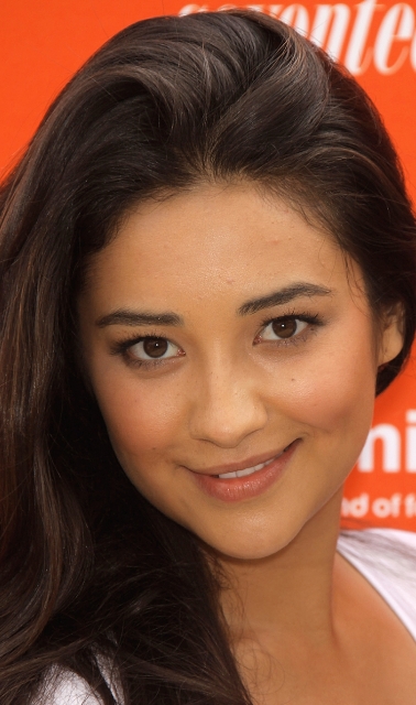 Shay Mitchell 