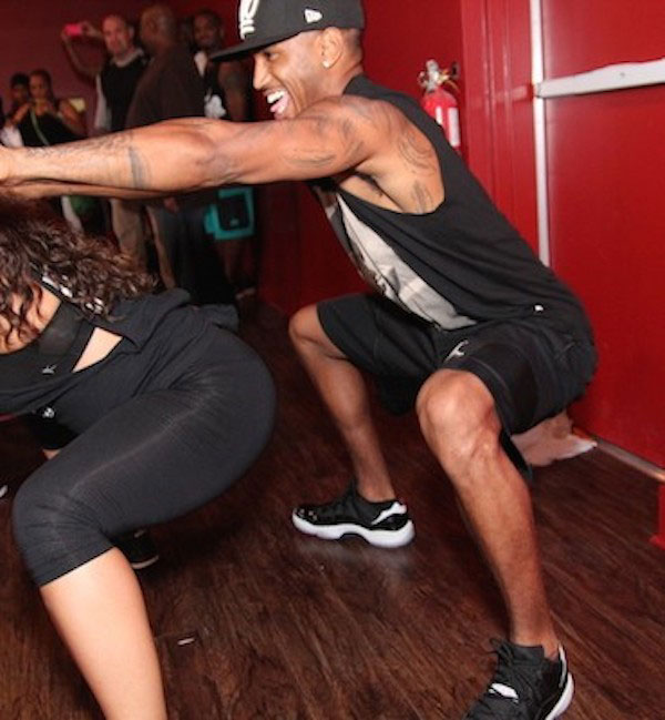 Trey-Songz-working-out-before-performance.